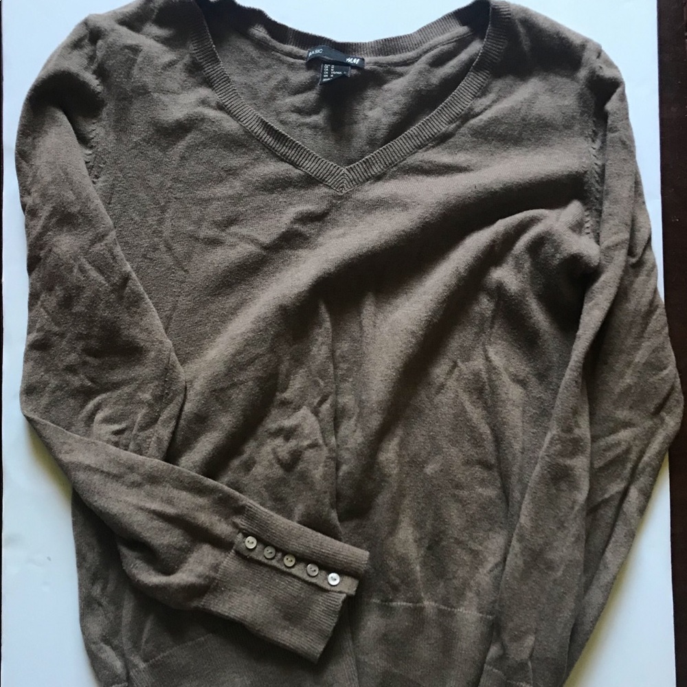 🛍 H&M Basics Light Brown V-Neck Sweater